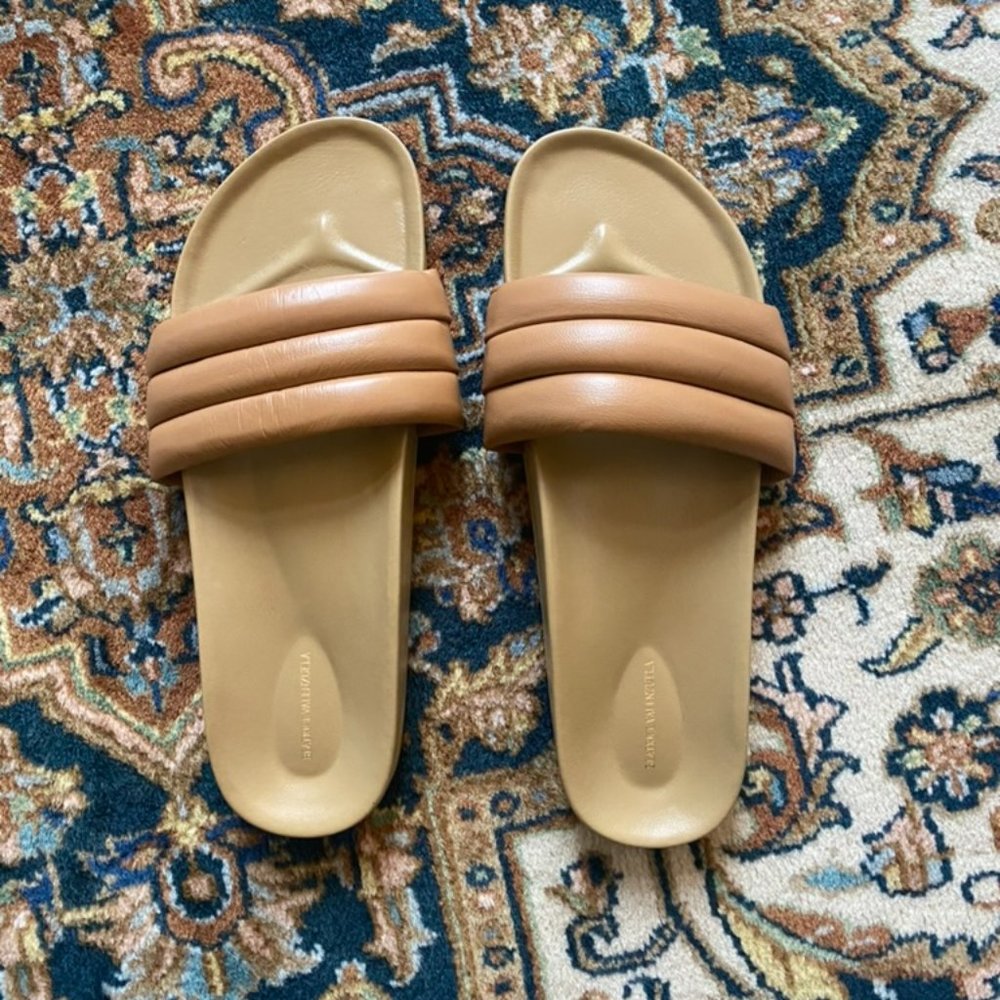 **NEW** Beatrice Valenzuela Sandalia, sand, size 9